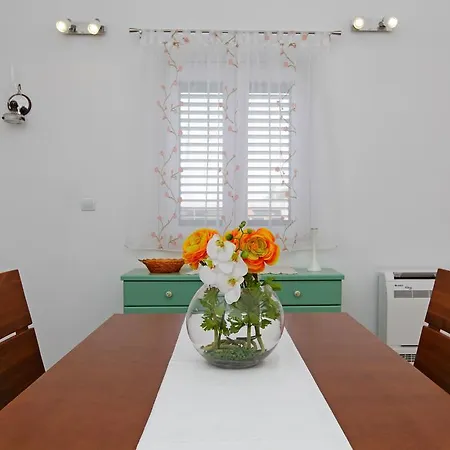 Robinzon Zavala * Povlja (Brac)