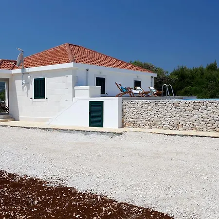 Robinzon Zavala * Povlja (Brac)