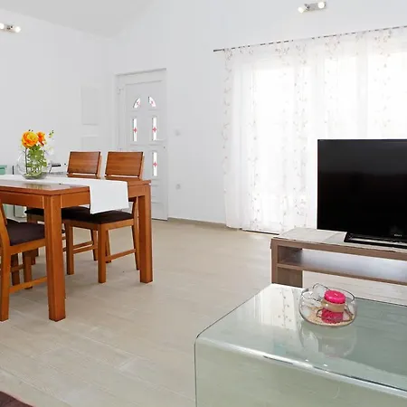 Vikendica Robinzon Zavala *