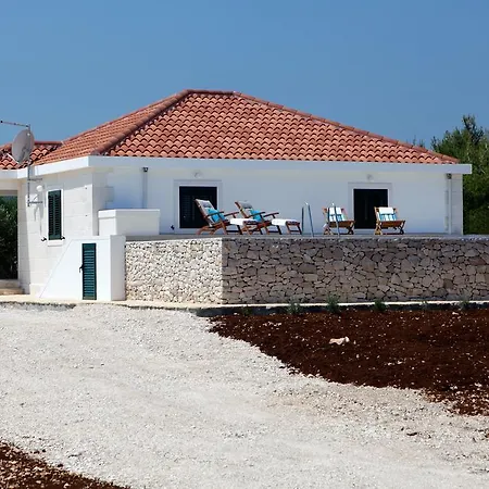 Robinzon Zavala * Povlja (Brac)