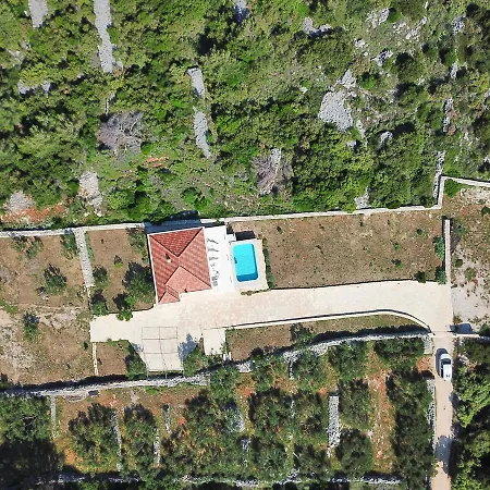 Robinzon Zavala * Povlja (Brac)