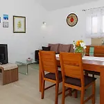 בית נופש Robinzon Zavala